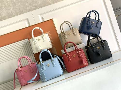 Picture of Prada Lady Handbags _SKUfw131146666fw